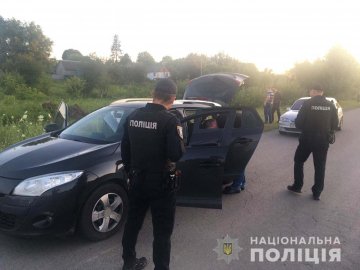 На трасі Луцьк–Рівне зловили іноземця, який вкрав сумку з грошима. ВІДЕО