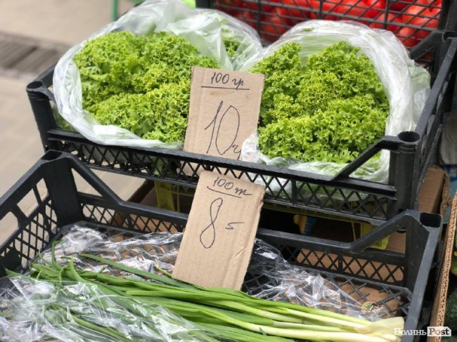 Сезонні овочі та зелень: що почому на Варшавському ринку 