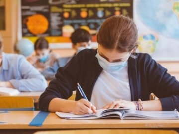 У місті на Волині дали по 10 тисяч випускникам, які найкраще склали ЗНО 