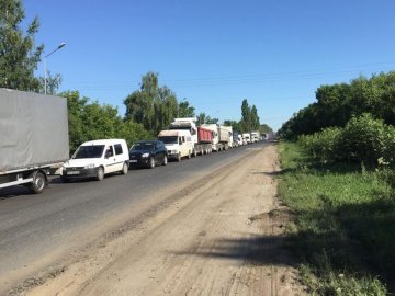 Поблизу Луцька через ремонт великий затор. ФОТО