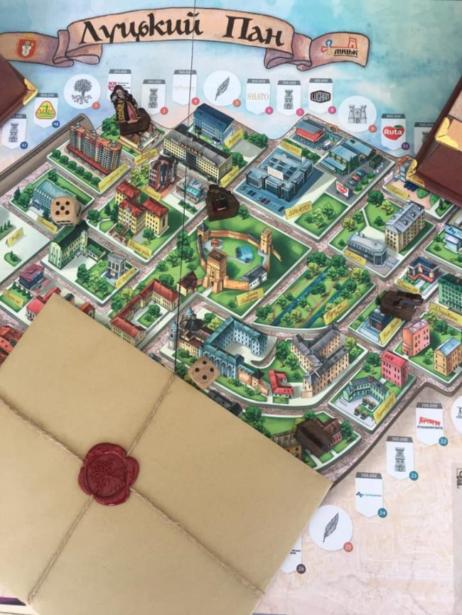 До Дня міста виготовили стильні сувеніри з символікою Луцька. ФОТО