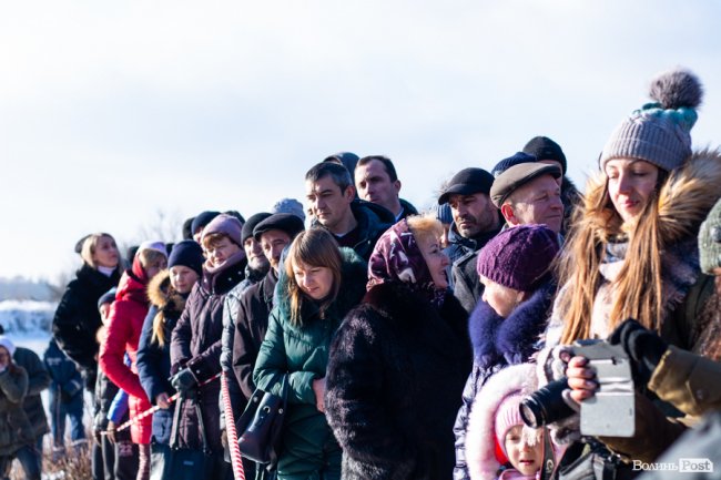 Як лучани пірнали в крижану купіль Стиру. ФОТО. ВІДЕО