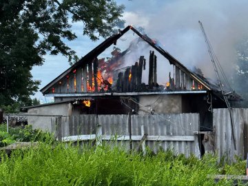 «Гралися з вогнем» у господарській будівлі: на Рівненщині 11-річний хлопчик загинув у пожежі