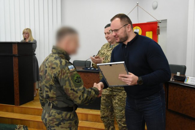 У Луцьку інструктори тренувально-навчального центру «Тернове Поле» отримали нагороди від Залужного