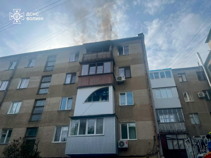 На Волині під час пожежі у квартирі чоловік отримав опіки обличчя