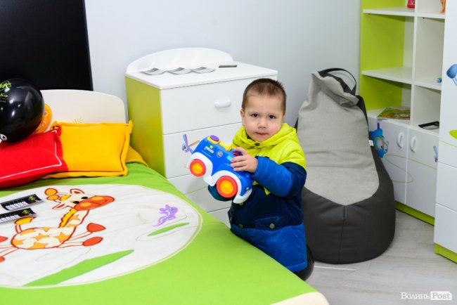 Зі знижками та цінними подарунками: у Луцьку грандіозно відкрилий шоурум меблів і декору «МакКо»*