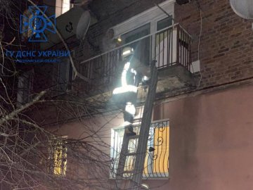 На Волині рятувальники допомогли дитині, яка зачинилась на балконі