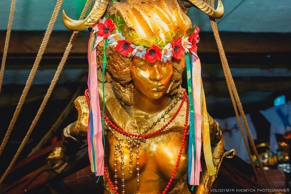 Як у Луцьку під час «Вечірки.UA» відбувалися «вибори». ФОТО