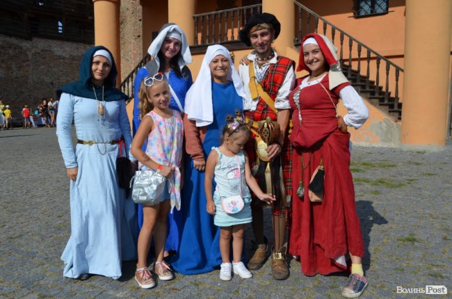 Середньовічна костюмерна: як у Луцьку жінок «перетворювали» на шляхетних міщанок