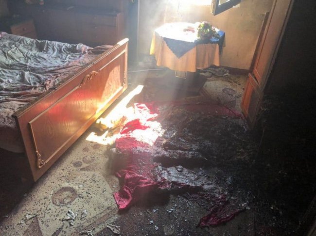 У місті на Волині через куріння у ліжку горів житловий будинок. ФОТО