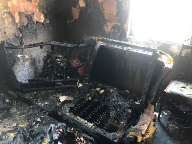 У місті на Волині через куріння у ліжку горів житловий будинок. ФОТО