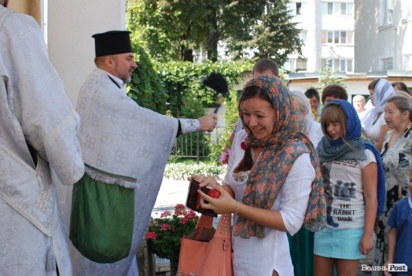 Як у Луцьку святили яблука та мед. ФОТО