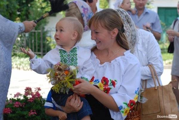 Як у Луцьку святили яблука та мед. ФОТО