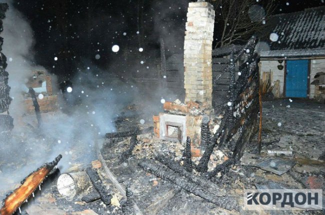 На Волині повністю згоріла хата, загинула людина. ФОТО