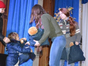 У Ковель з гостинцями для дітей приїхали німецькі благодійники. ФОТО
