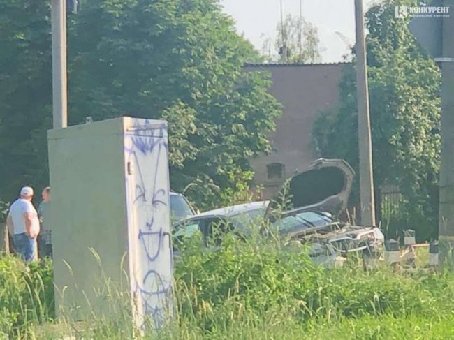 У Луцьку автівка влетіла у стовп. ФОТО