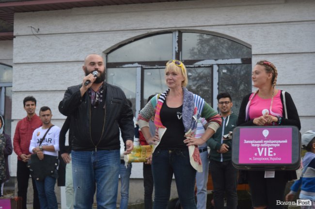 З хлібом, горілкою та кров’ю: у Луцьку відкрили фестиваль театрів. ФОТО