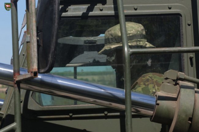 Воїни волинської бригади показали машину, за допомогою якої роблять справжні дива на передовій. ФОТО