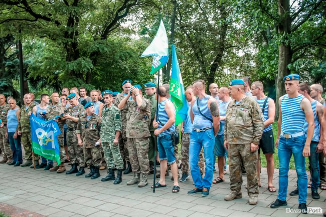 У Луцьку вшанували десантників. ФОТО