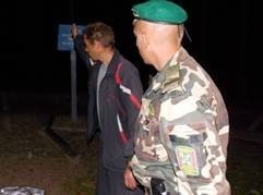 Чоловік віз продавати білорусам 60 пляшок горілки