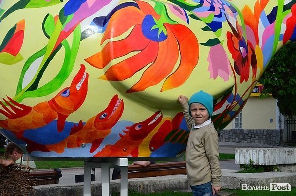 У центрі Луцька встановили диво-птаху. ФОТО