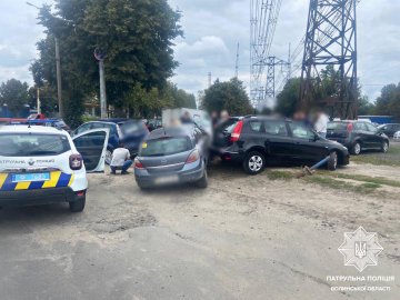 У Луцьку п'яний водій влетів у 2 припарковані автівки. ФОТО