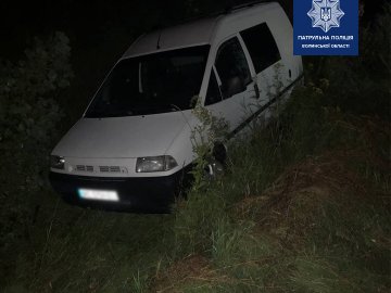 На трасі Луцьк – Рівне п'янючий водій злетів у кювет