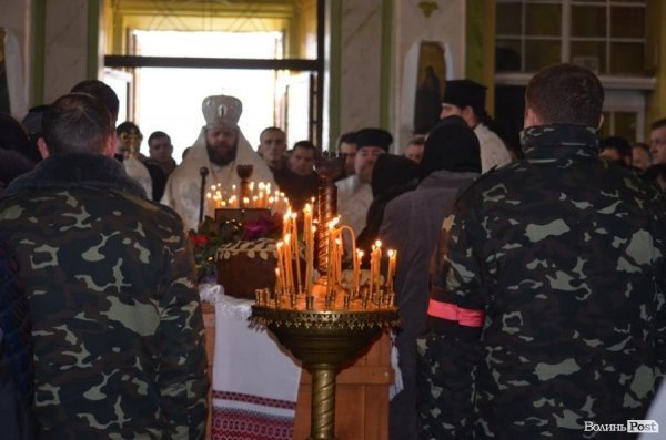 Лучани провели в останню путь бійця, що загинув під Іловайськом. ФОТО