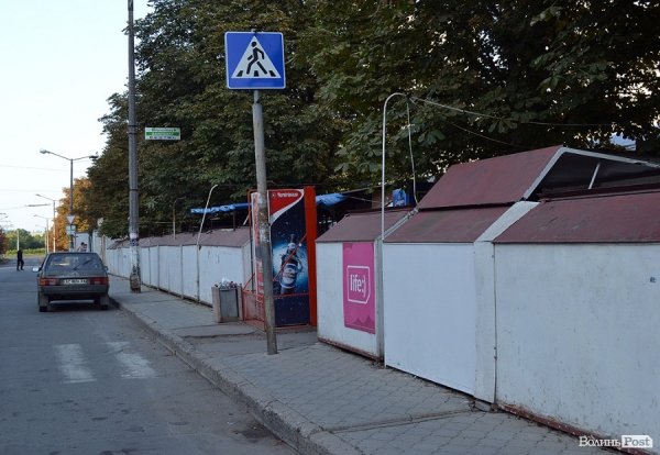 На бульварі Дружби Народів поки тихо і зовсім нелюдно.