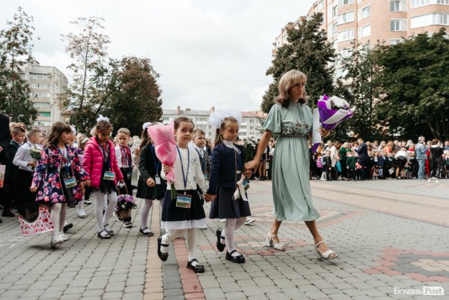 У Луцькому НВК №26 пролунав перший дзвінок. ФОТОРЕПОРТАЖ
