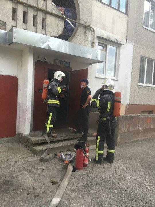 У Рівному горіла багатоповерхівка, евакуювали цілий під'їзд. ФОТО