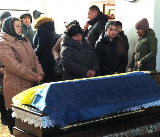 Пів року вважався зниклим безвісти: на Волині поховали Героя Олега Верешка
