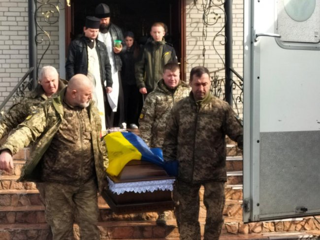 Пів року вважався зниклим безвісти: на Волині поховали Героя Олега Верешка
