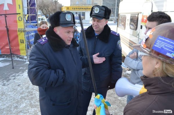 «Кров», міліція і сутичики: у Луцьку відвідали заклади регіоналів. ФОТО