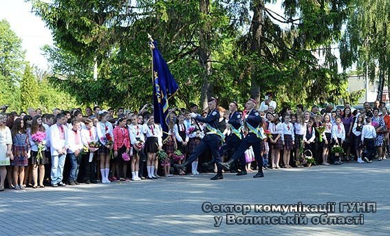 Очільник нацполіції області привітав ліцеїстів з останнім дзвоником. ФОТО