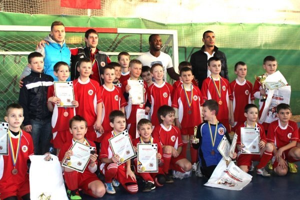 Як у Луцьку «зірки» нагороджували дітей. ФОТО