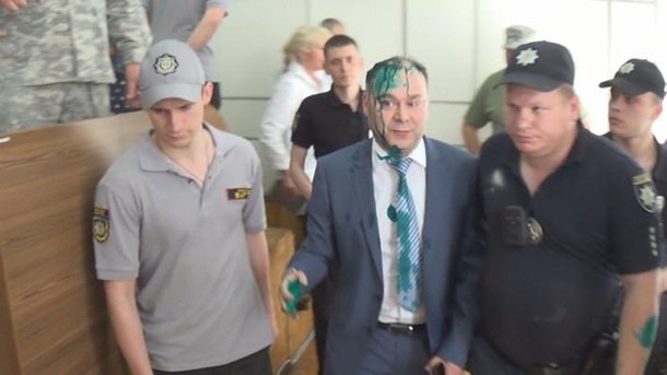 На сесії міськради у Нікополі – стрілянина. ФОТО