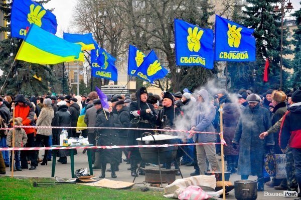 Віче на луцькому Майдані. ФОТО