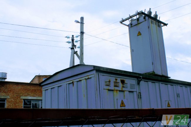 Тече дах та росте трава: на Волині псується приміщення котельні-довгобуду