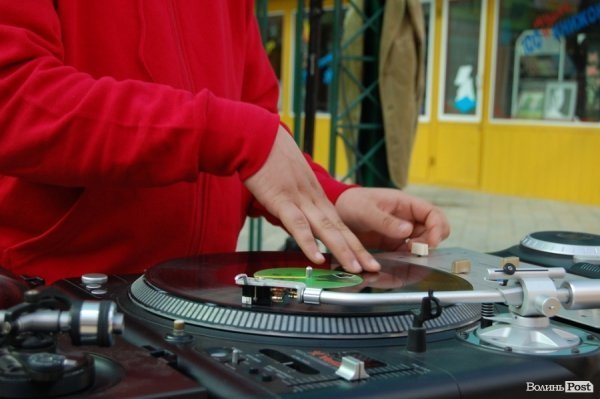 Неформальні екскурсії, музичні вулиці, історія просто неба: Луцьк заманює туристів