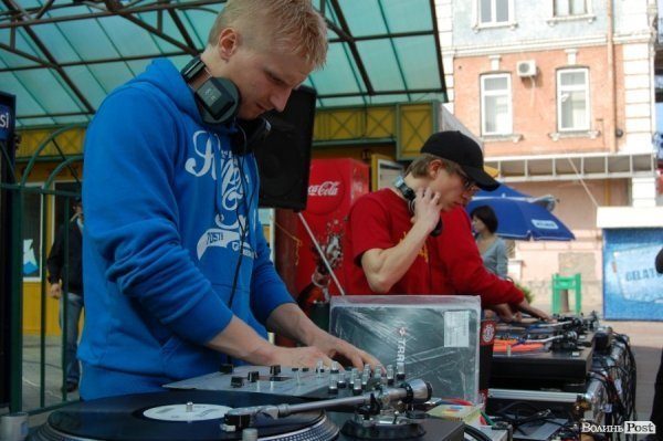 Неформальні екскурсії, музичні вулиці, історія просто неба: Луцьк заманює туристів