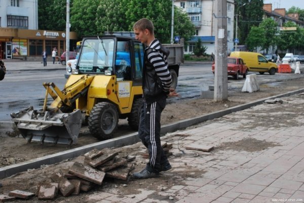 На Привокзальному майдані Луцька почали реконструкцію