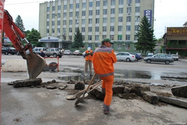 На Привокзальному майдані Луцька почали реконструкцію