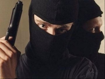 Побили господаря будинку та забрали гроші: на Волині судили учасників розбійного нападу
