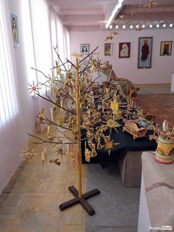 Лучани можуть відвідати унікальну виставку дерев'яних іграшок-забавок. ФОТО