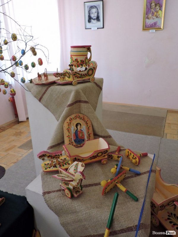 Лучани можуть відвідати унікальну виставку дерев'яних іграшок-забавок. ФОТО