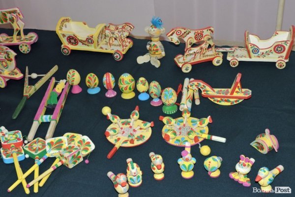 Лучани можуть відвідати унікальну виставку дерев'яних іграшок-забавок. ФОТО