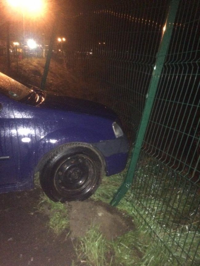 На волинському кордоні три дні не забирають покинуте авто