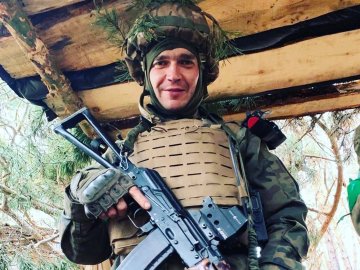 Збирають 200 тисяч на пікап для адвоката з Луцька, який воює в одній із найгарячіших точок