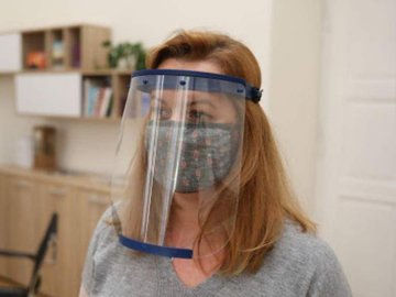 МОЗ рекомендує вчителям проводити уроки у захисних щитках